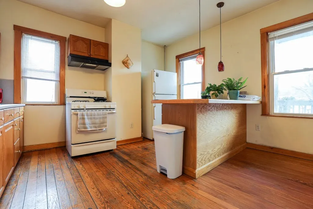 346 Faneuil St, Oak Square