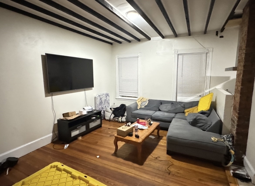 18 Lawn St, Mission Hill