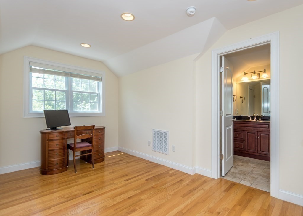 67 Trimount Ave, Waltham