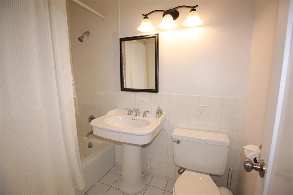 65 E India Row, Downtown