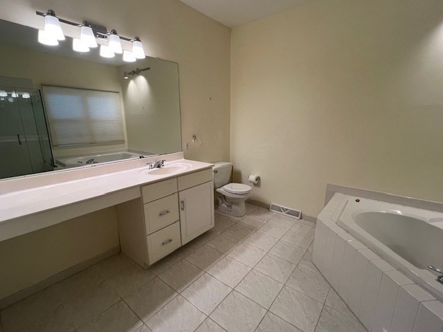 8 Stonegate Ln, Bedford