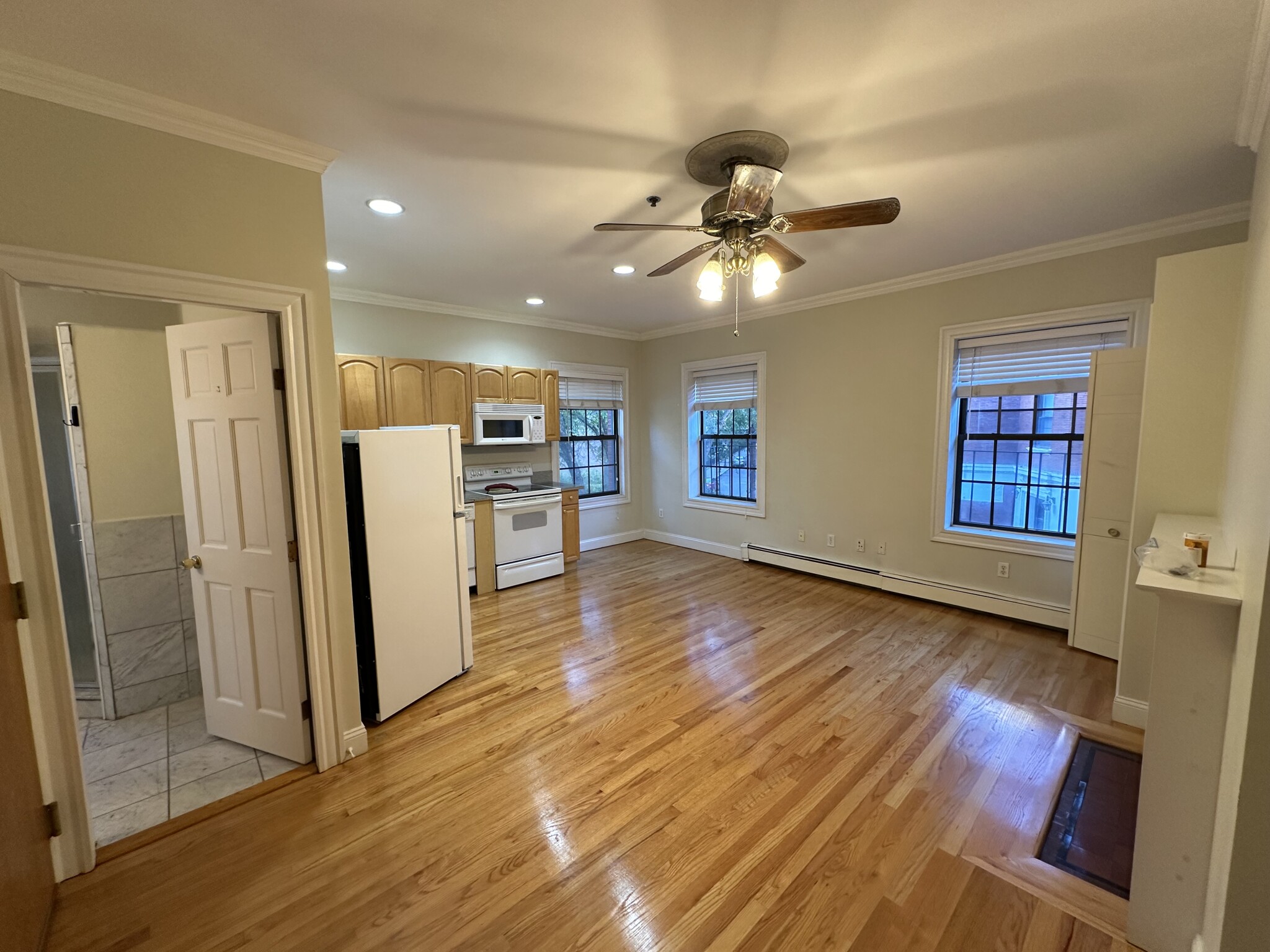 Studio bed, 1 bath apartment for rent at 57 Gainsborough St Unit 4, Fenway — photo 1 of 8