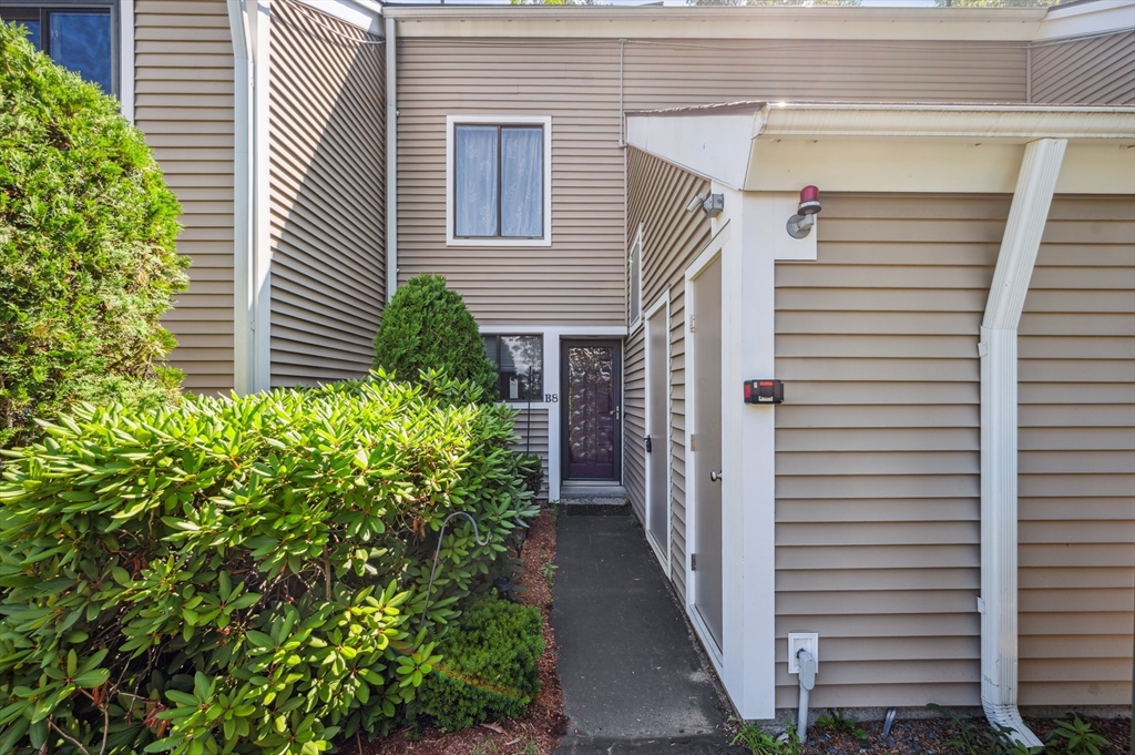 330 Sterling St, West Boylston