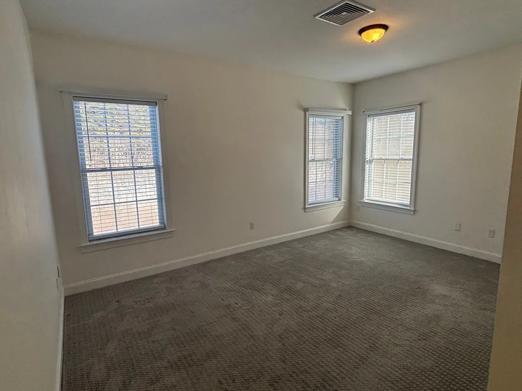 501 Autumn Ridge Dr, Ayer