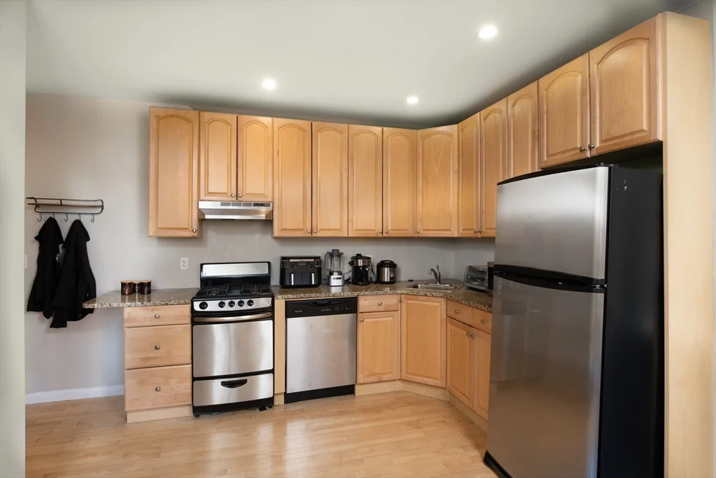 64 Queensberry St, Fenway