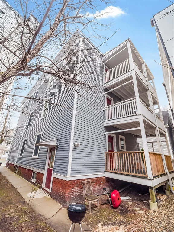318 Beacon St, Ward Two