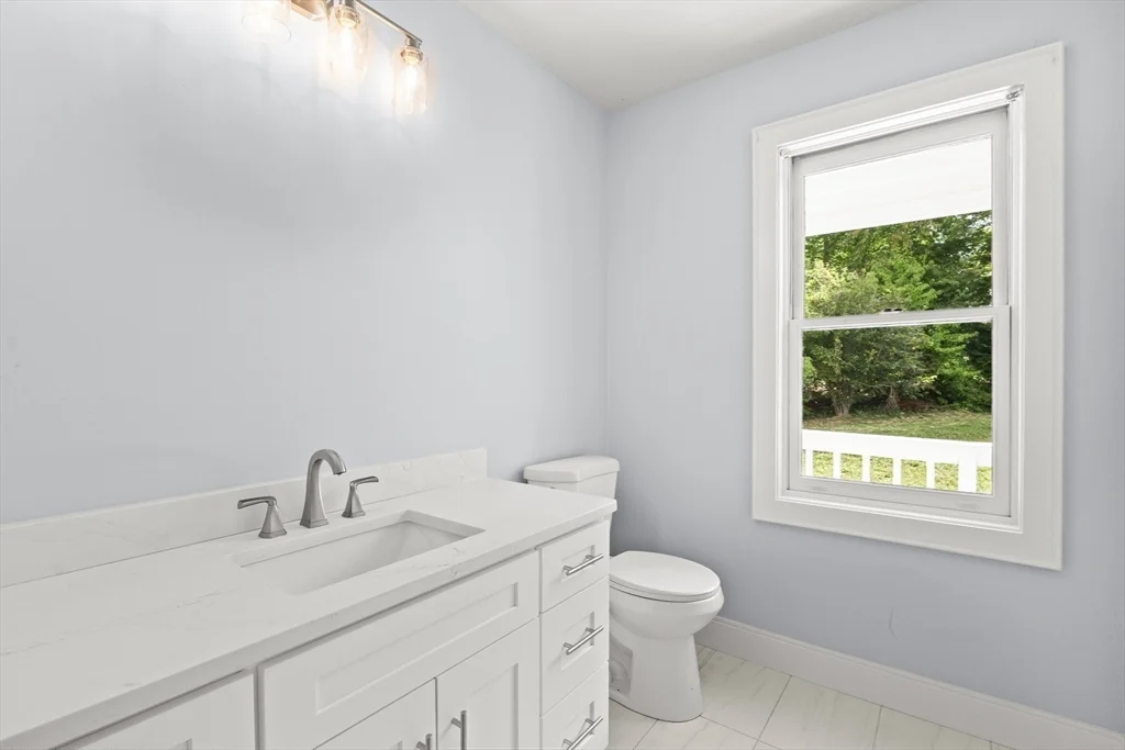 24 Country Club Dr, Plymouth