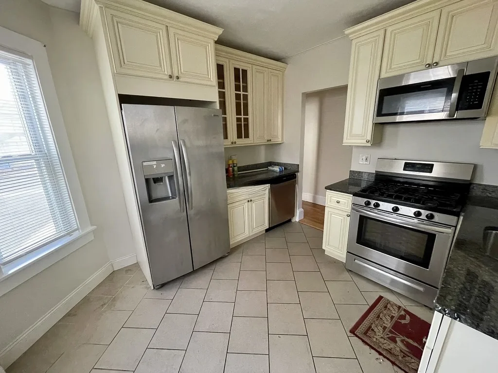 366 Crescent St, South Side