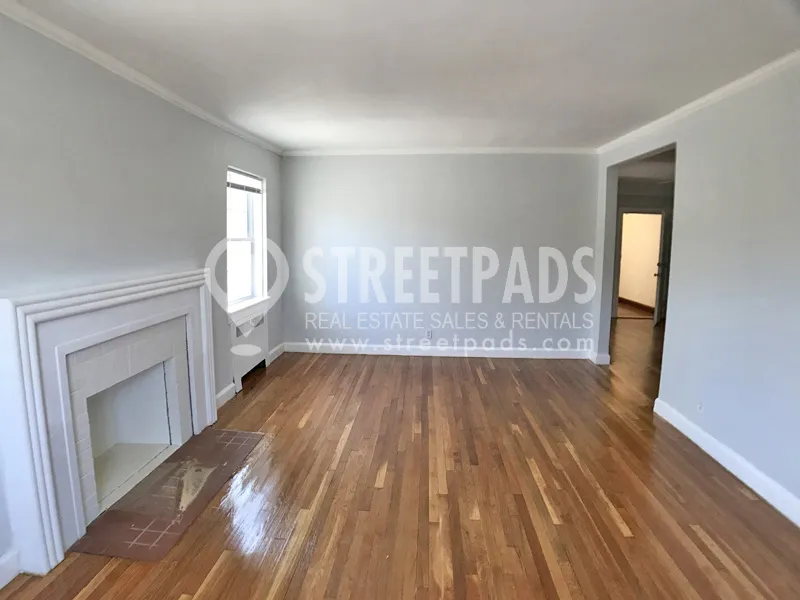 1129 Beacon St, Longwood