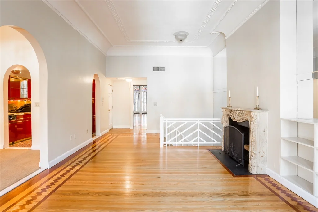 327 Commonwealth Ave, Back Bay