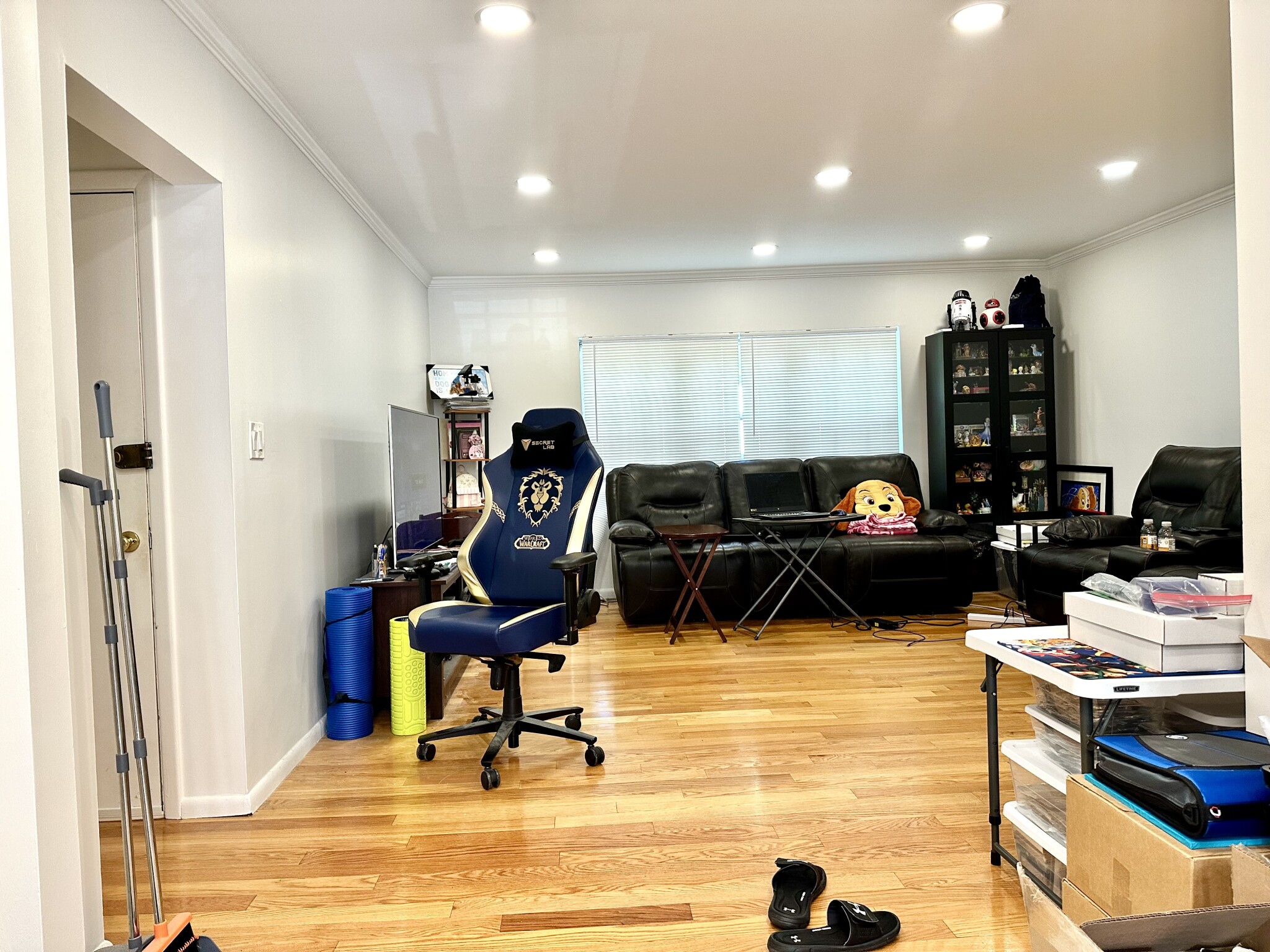 166 Lake Shore Rd, Oak Square