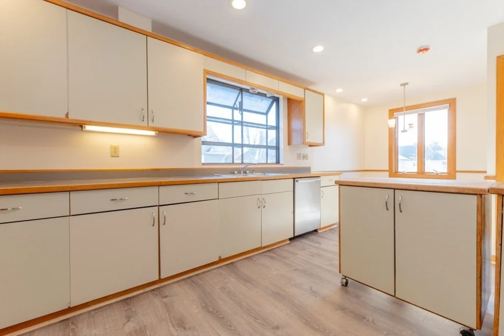 81 Cushing Ave, Belmont