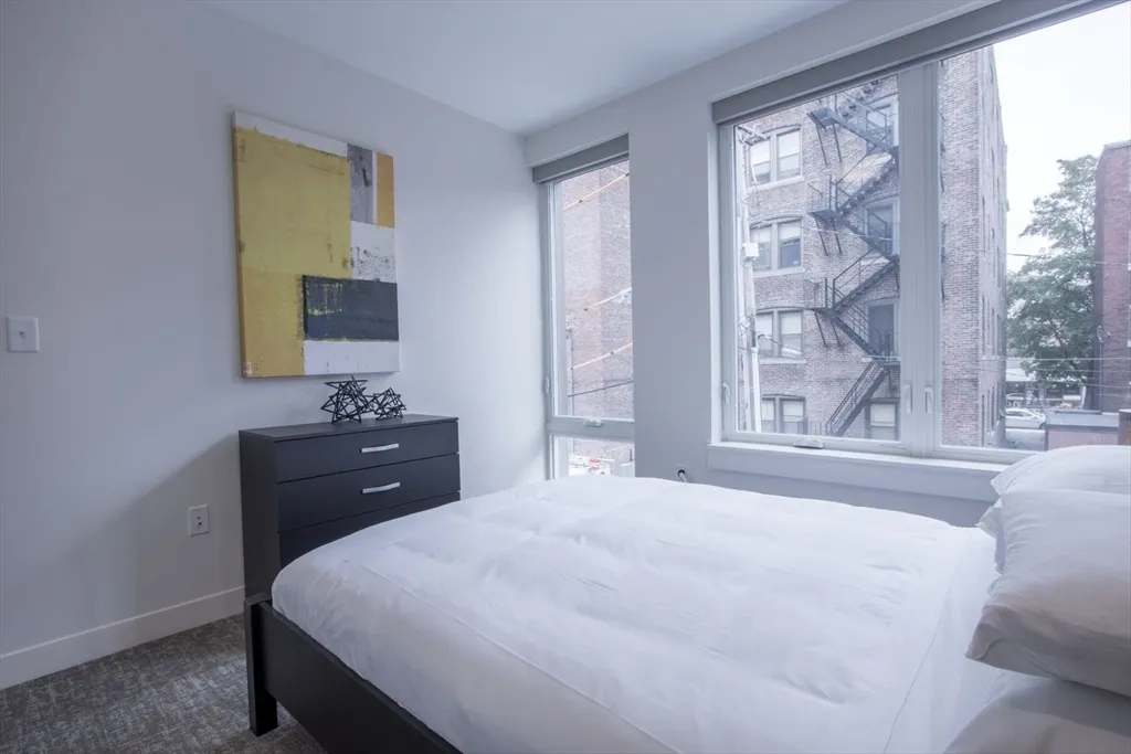 900 Beacon St, Fenway