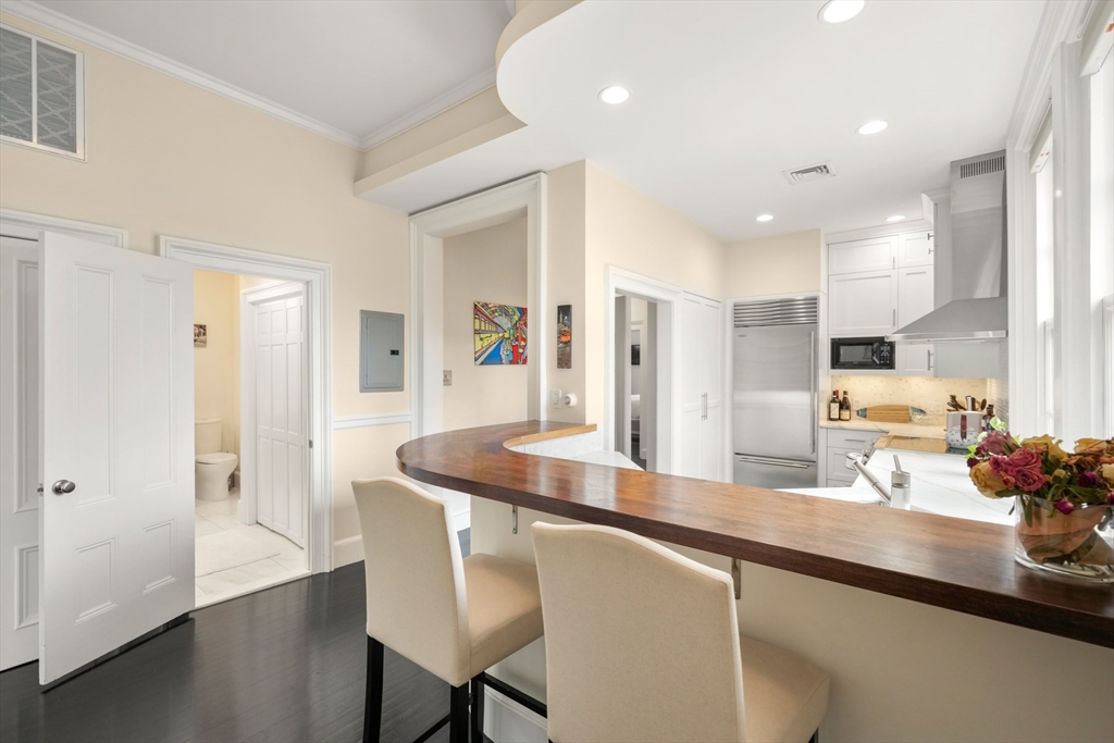 285 Clarendon St, Back Bay