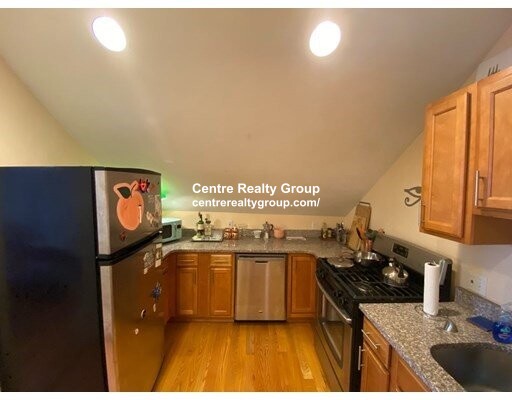 19 Chestnut Hill Ave, Brighton