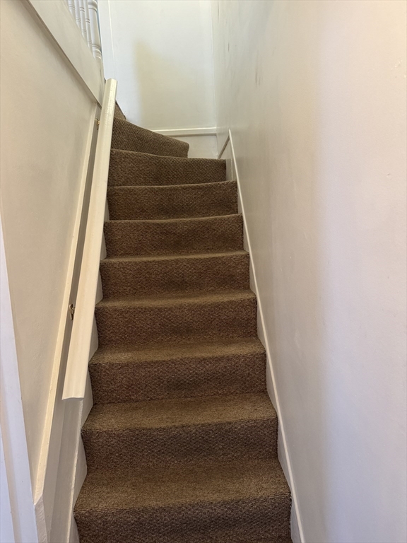 49 Green St, Zip 01830