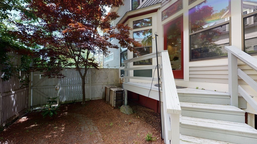 15 Roberts Rd, Harvard Square