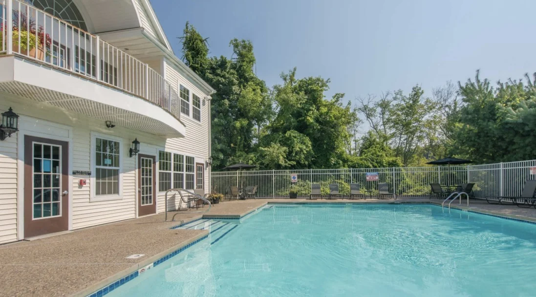 2 Littles Brook Ct, Burlington