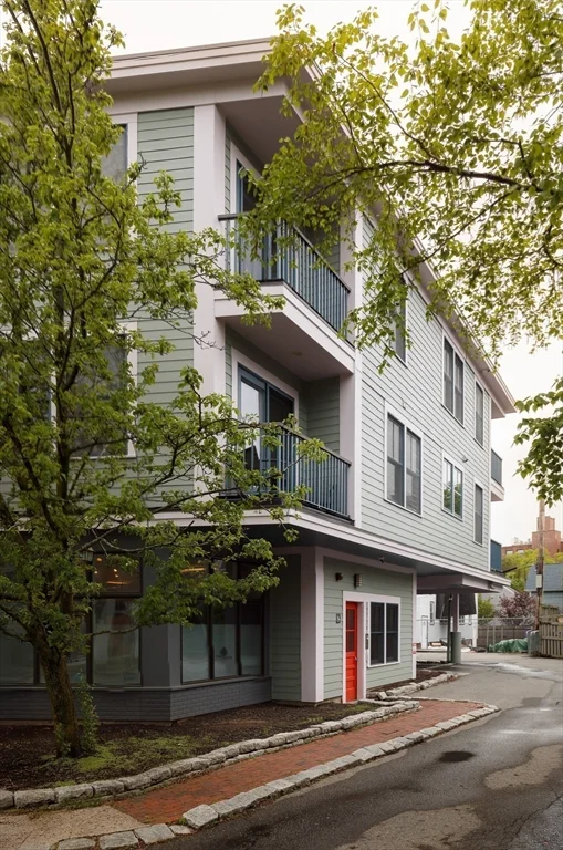 94 Hampshire St, The Port