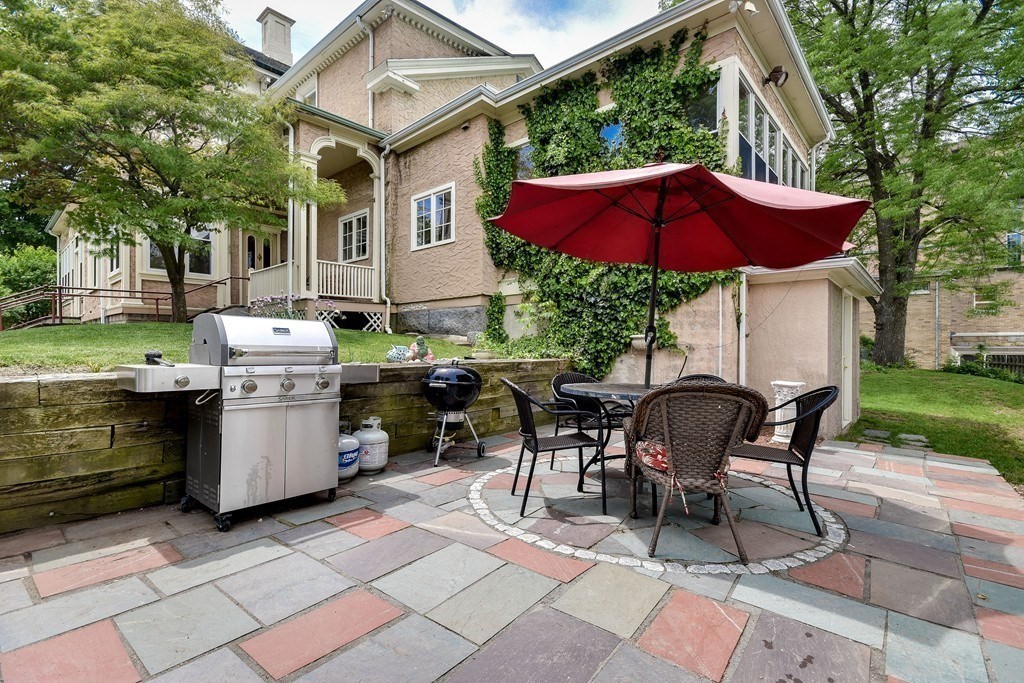 519 Main St, Waltham