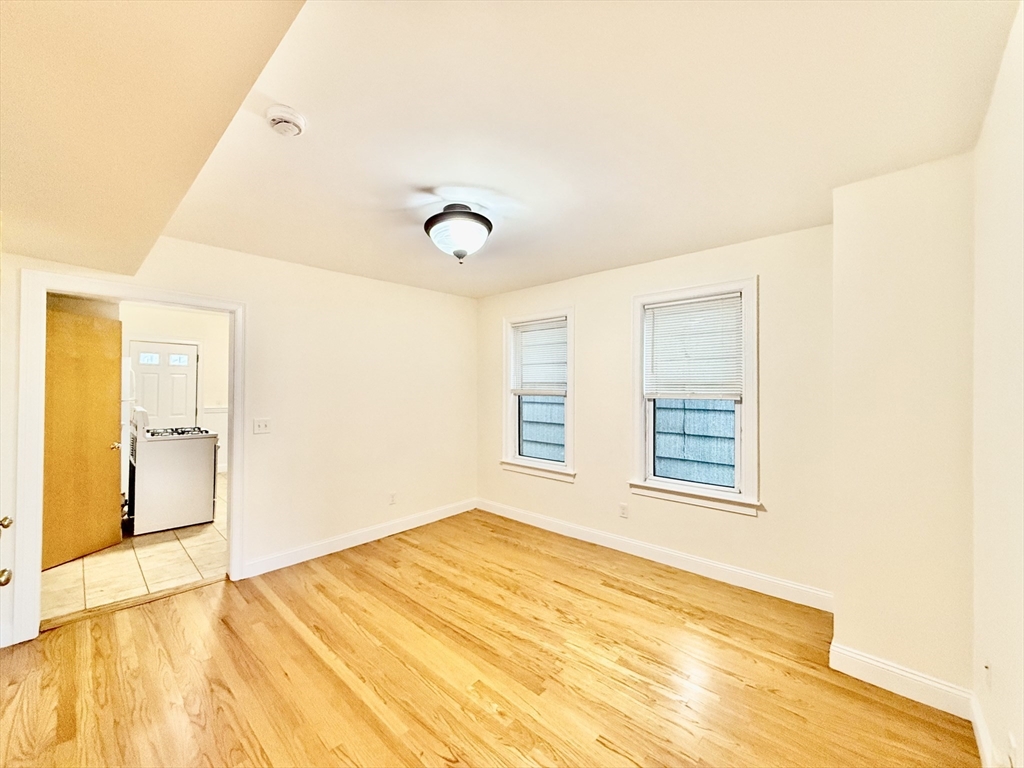 724 Cambridge St, Wellington-Harrington