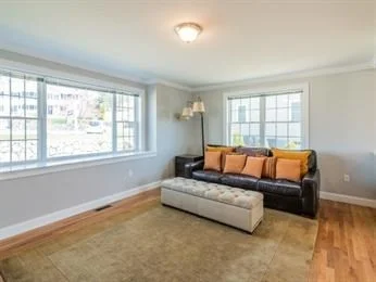 50 Matthew Ln, North Waltham