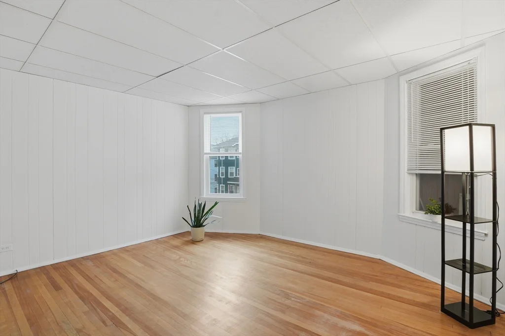34 King Philip Rd, Worcester