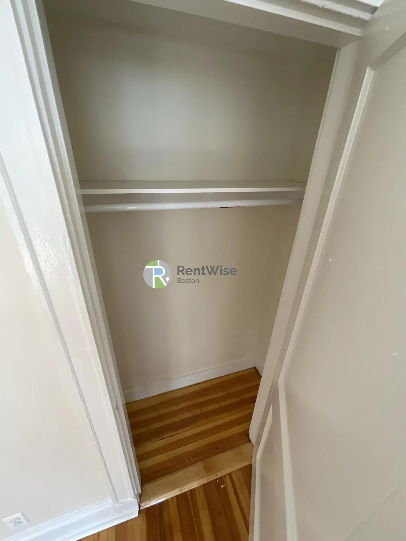 6 Barrows St, Allston