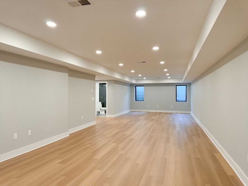 71 Harwich Rd, Chestnut Hill