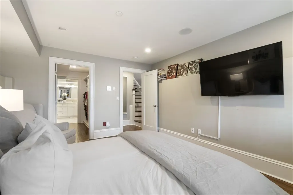 532 East Broadway, South Boston