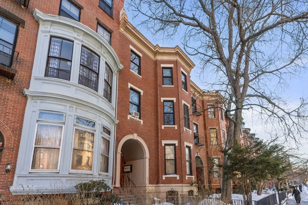 413 Beacon St, Back Bay