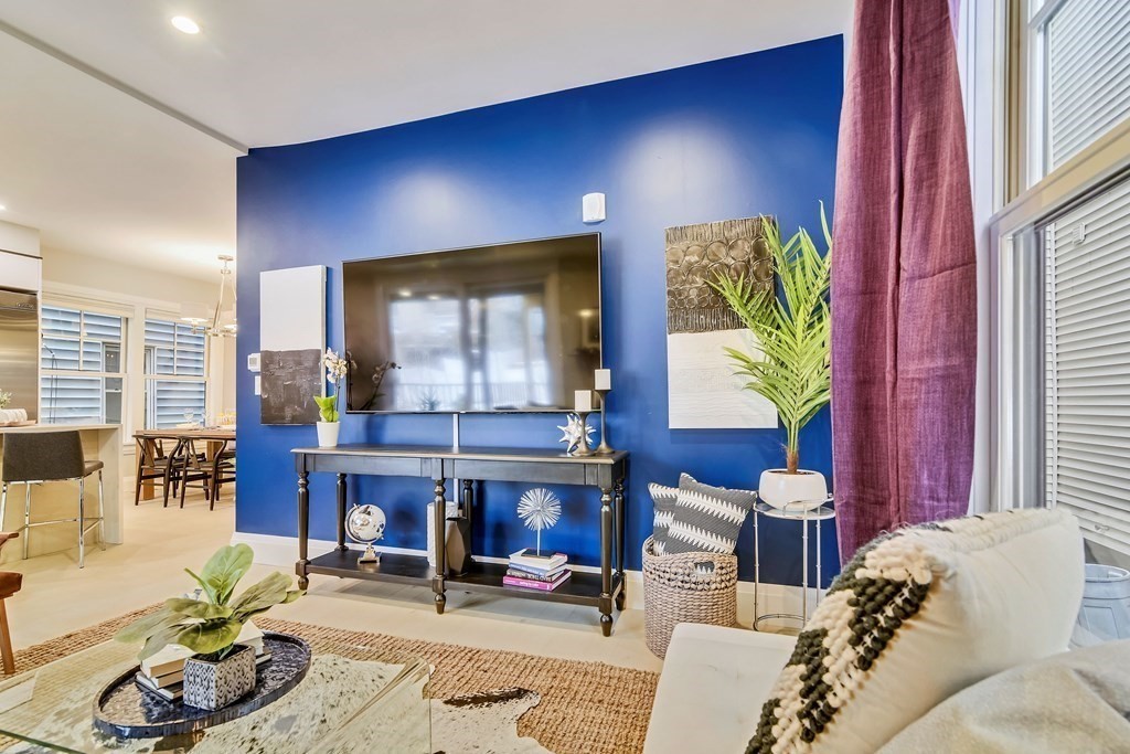 719 E 2nd St, South Boston