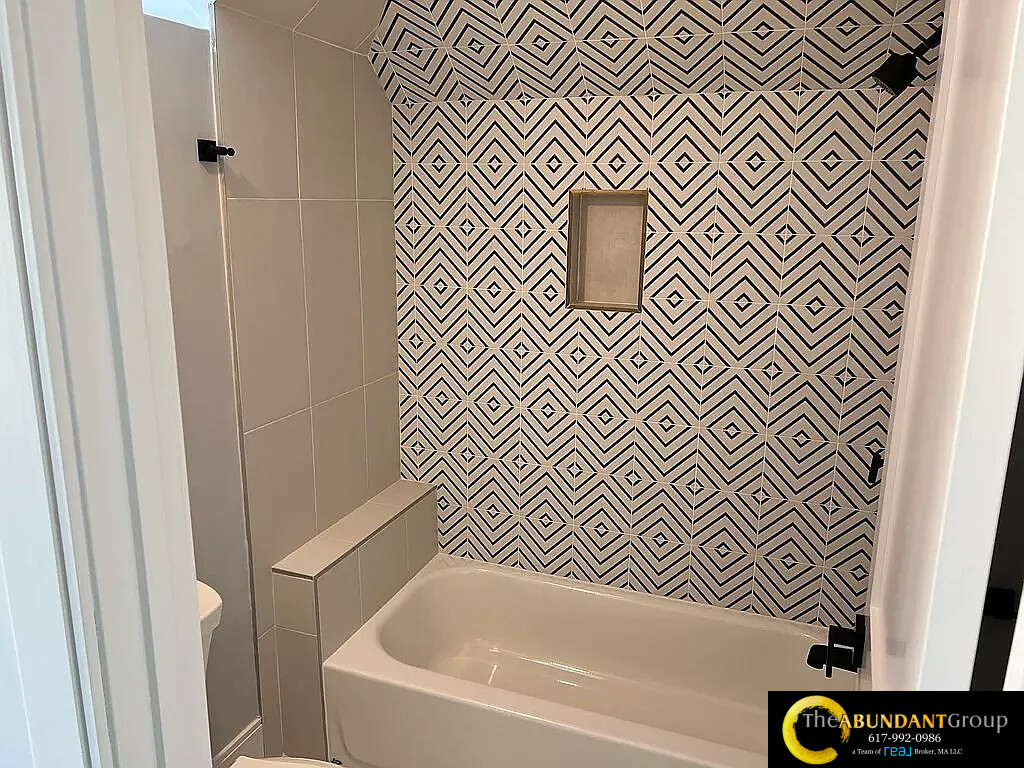 66 Calvary St, South Side