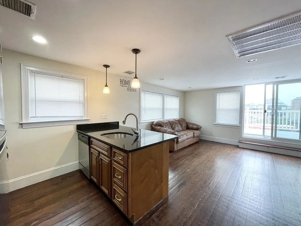 178 Hillside St, Mission Hill