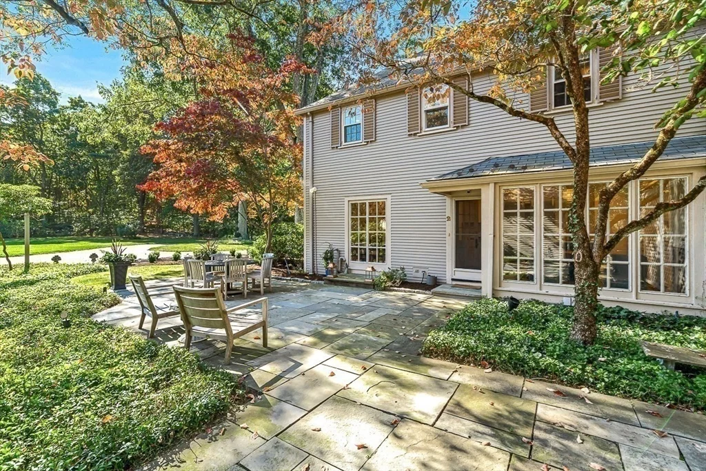 2 Phillips Pond Rd, Natick