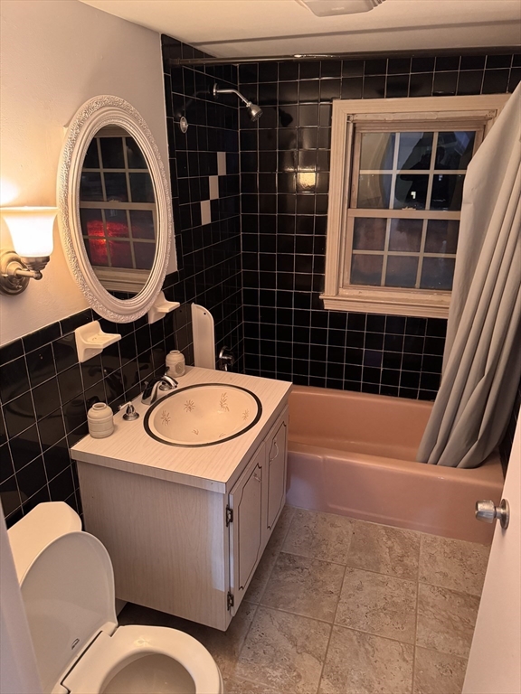 21 North Main St, Avon