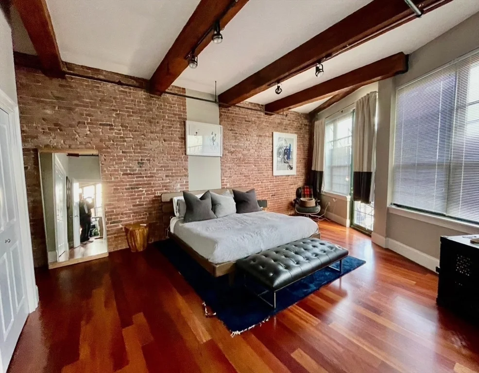 126 N Washington, North End