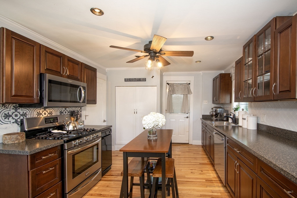 10 Hollis St, South Weymouth