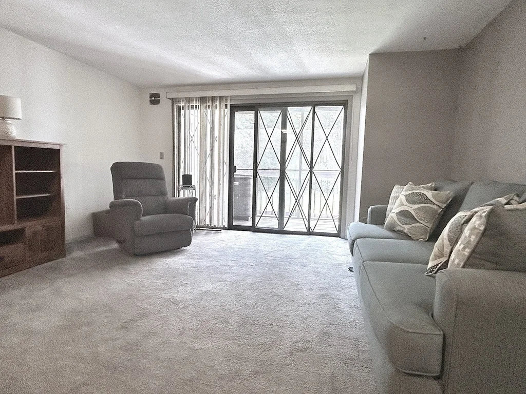 15 Thompson Dr, Randolph