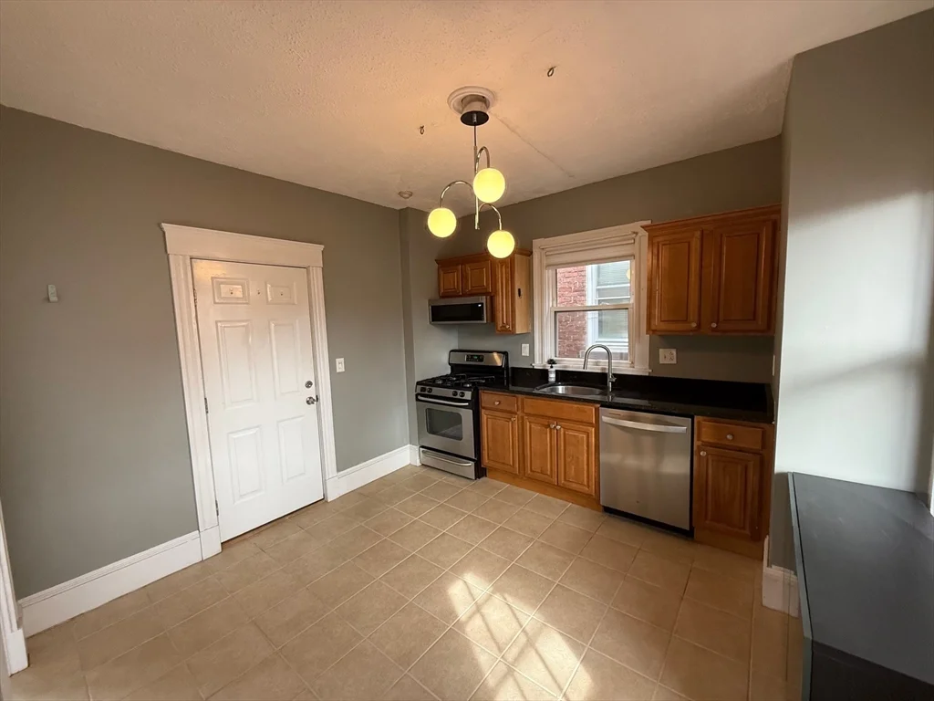 221 Shurtleff St, Chelsea