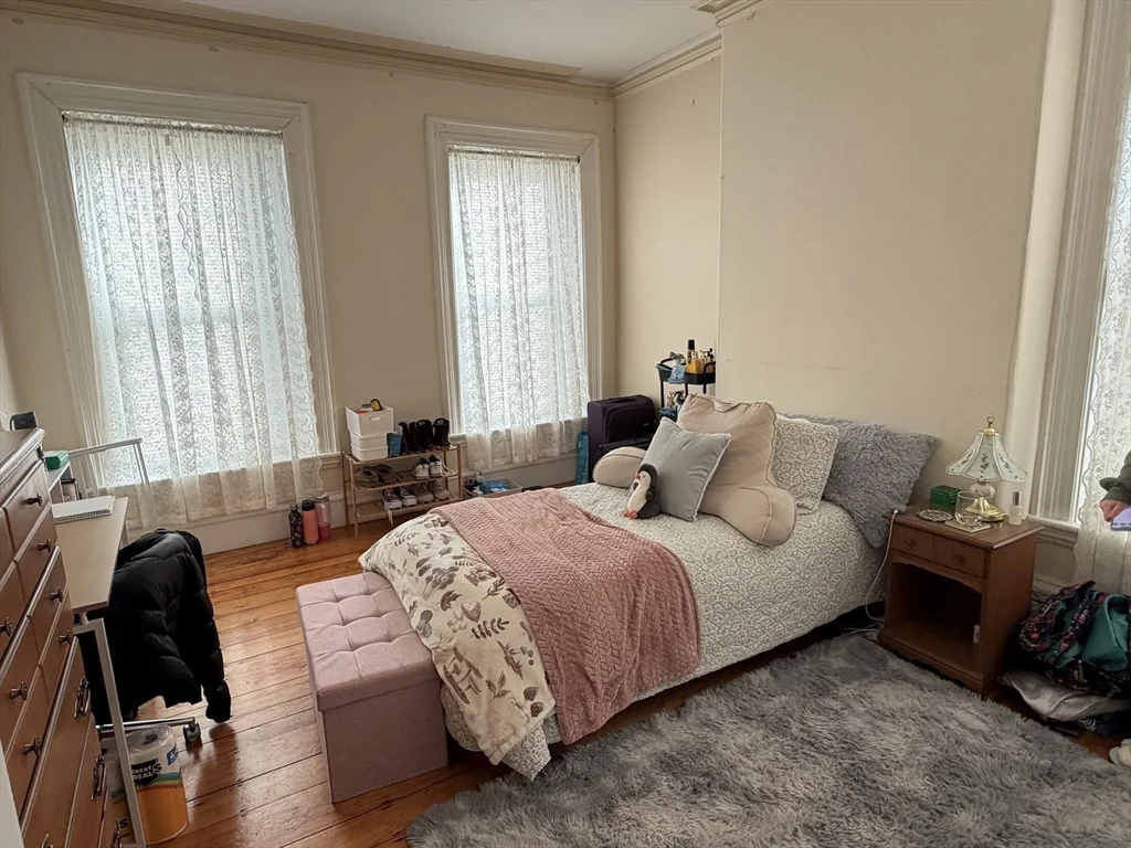 227 Roxbury St, Roxbury