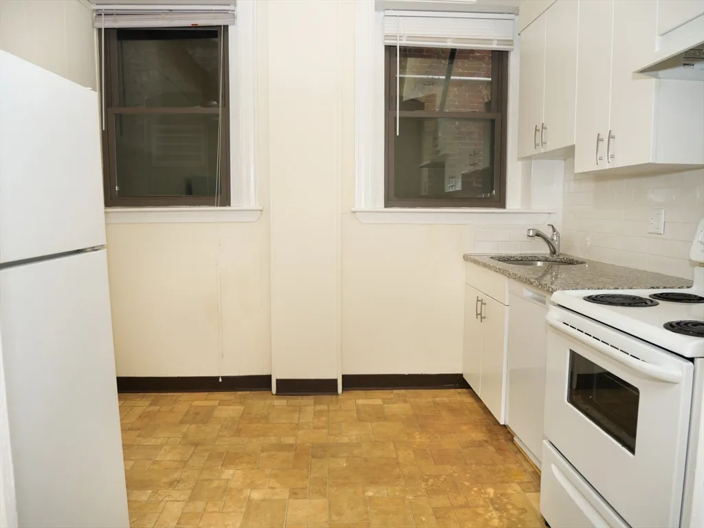 1386 Beacon St, North Brookline