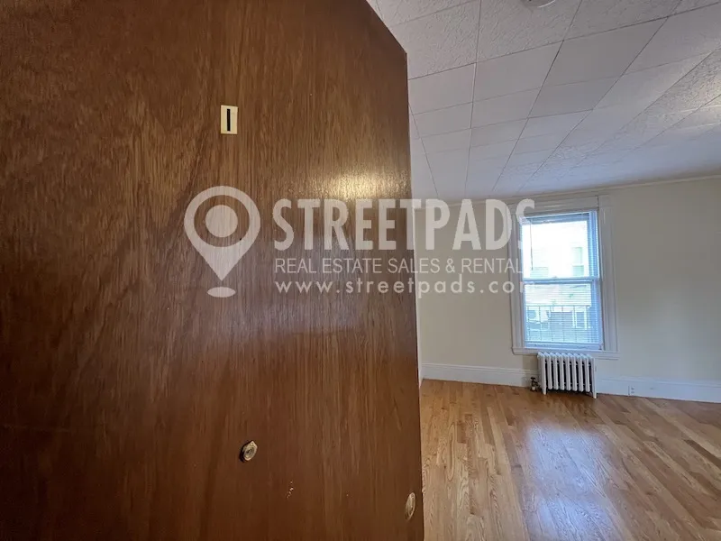 381 Harvard St, Mid-Cambridge