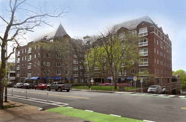 950 Massachusetts Ave, Riverside