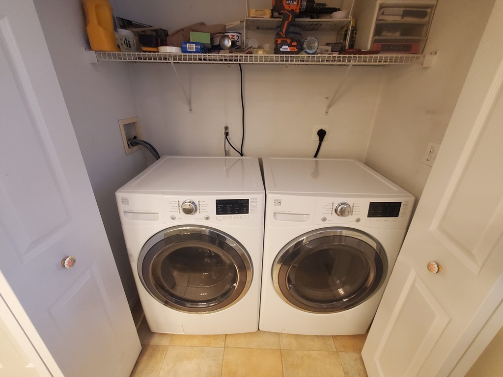 2 Valley Rd, Whitman