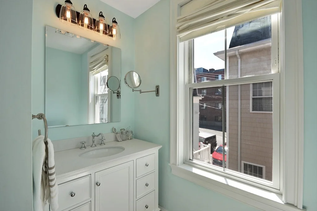 9 Atlantic St, South Boston