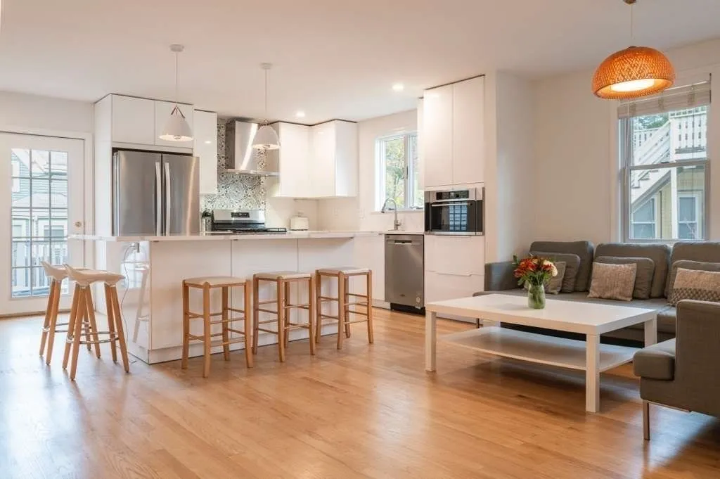 90 Monument, Medford