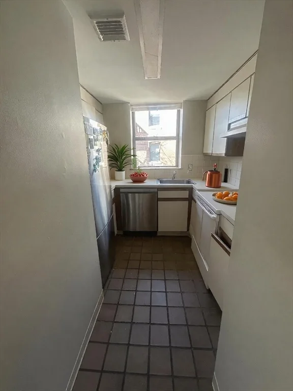 84 Gainsborough St, Fenway