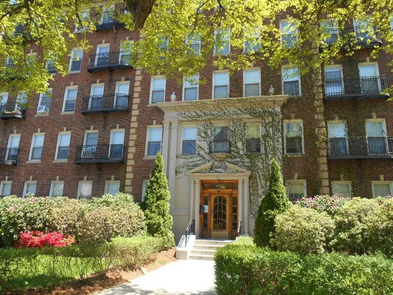 1848 Commonwealth Ave, Brighton