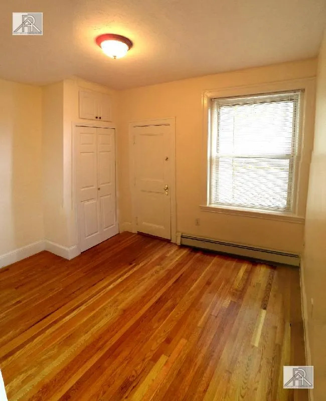 73 Thatcher St, North Brookline